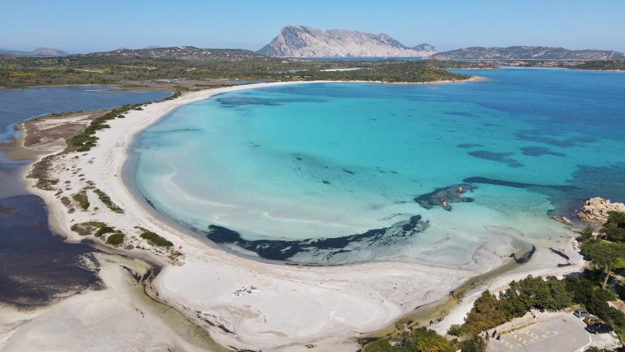 Апарт отель Il Faro San Teodoro Экстерьер фото